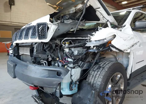 2019 Jeep Cherokee Trailhawk from USA, damaged, VIN 1C4PJMBX6KD478495